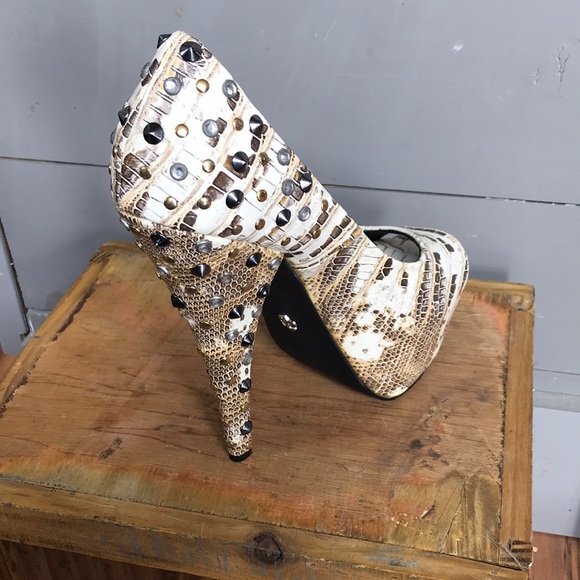 House of Derèon Platform Heels - Picture 3 of 4